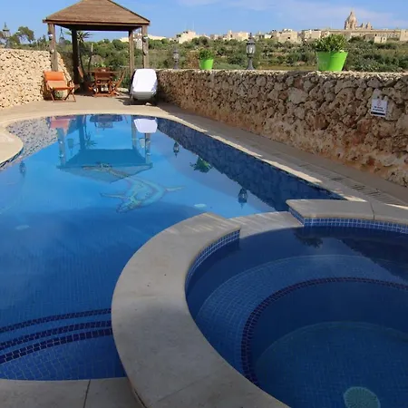A Stunning View Farmhouse וילה